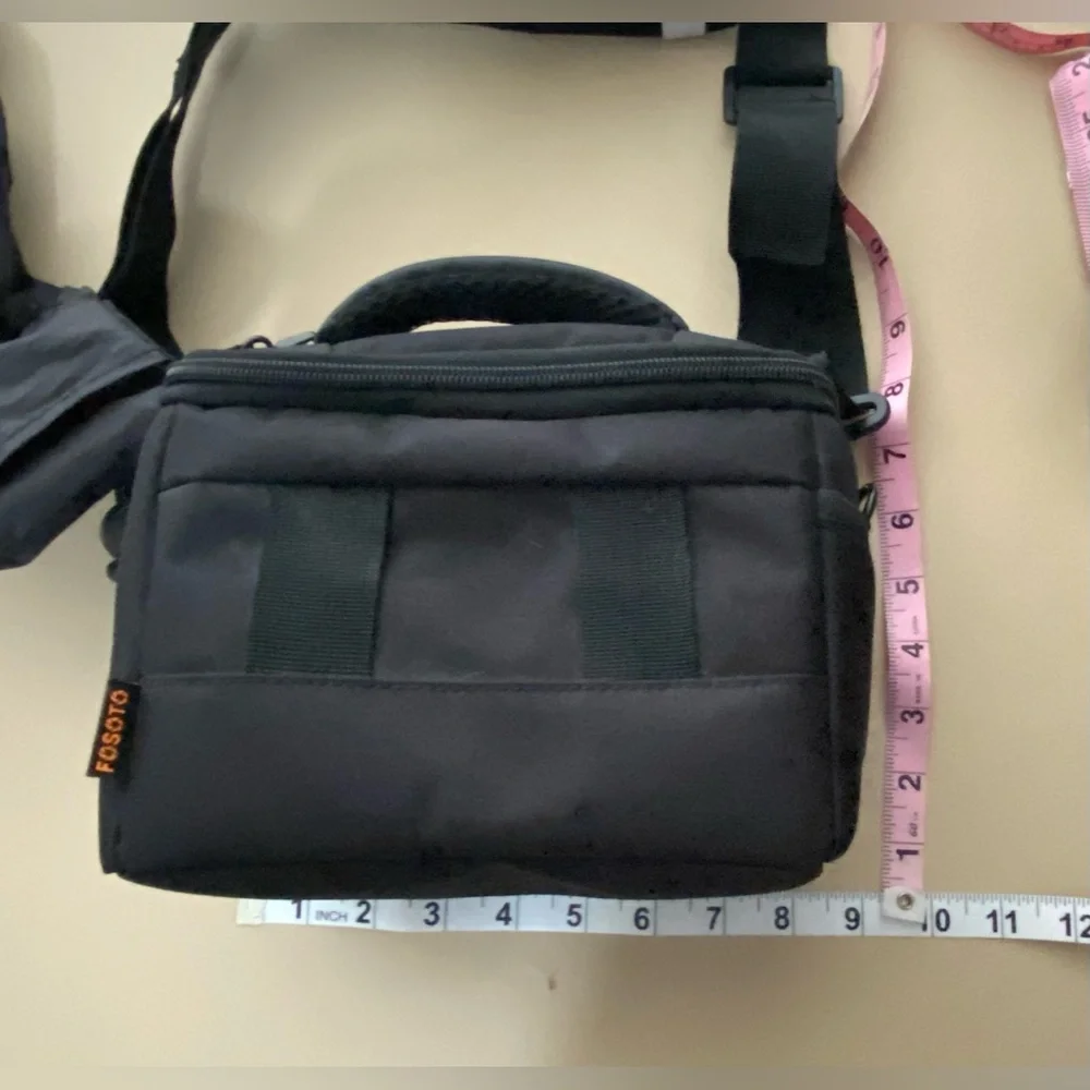 NWOT- padded camera bag w/ camera rain cover.
